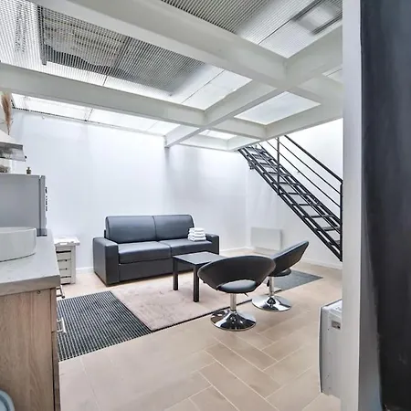 Apartamento 3.typical Parisian Studio Mezzanine In Le Marais *
