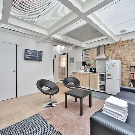3.typical Parisian Studio Mezzanine In Le Marais Apartamento